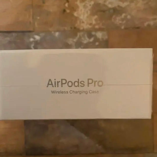 Apple(アップル)のAirPods Pro スマホ/家電/カメラのオーディオ機器(ヘッドフォン/イヤフォン)の商品写真