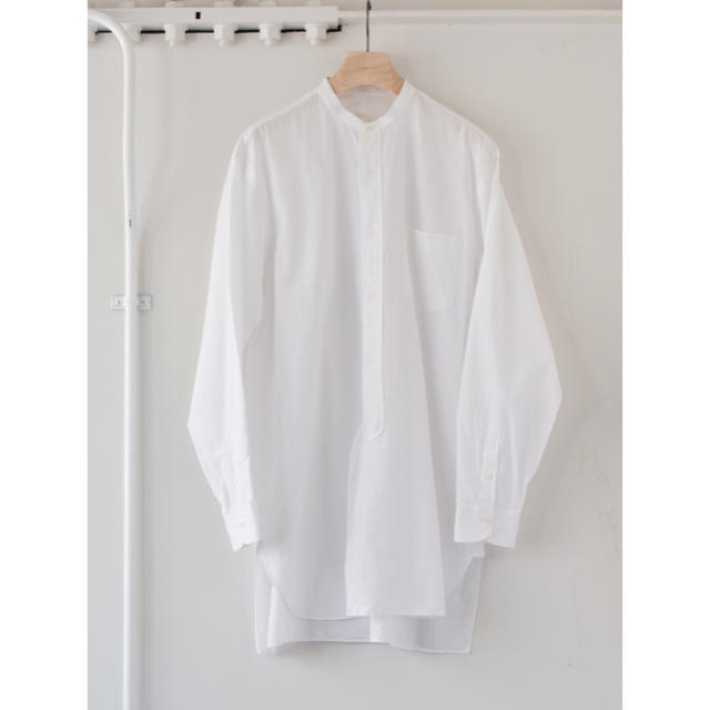COMOLI(コモリ)の【18AW】comoli バンドカラーシャツ  ホワイト　サイズ 2 メンズのトップス(シャツ)の商品写真