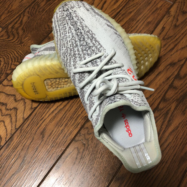 adidas(アディダス)のadidas yeezy boost blue tint  メンズの靴/シューズ(スニーカー)の商品写真