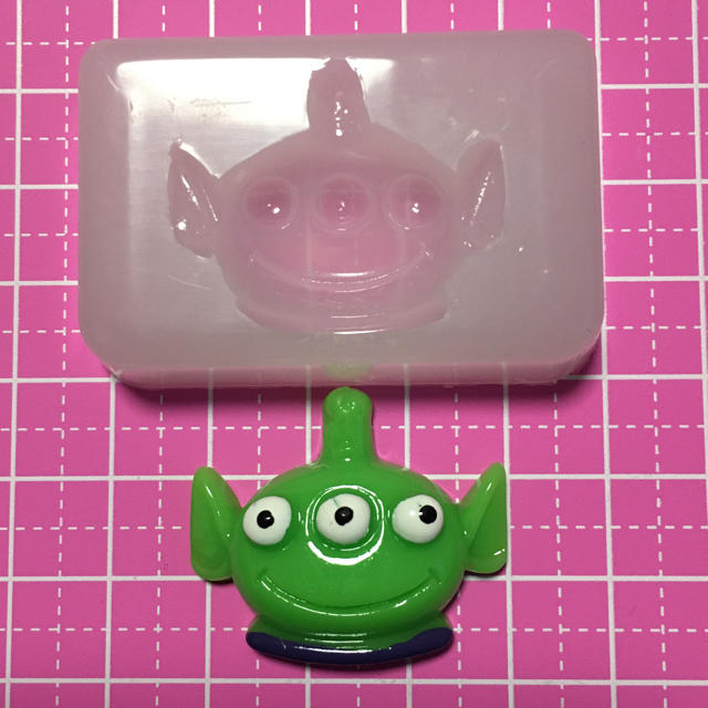 リトルグリーンメン 顔 型 シリコンモールド ハンドメイドの素材/材料(各種パーツ)の商品写真