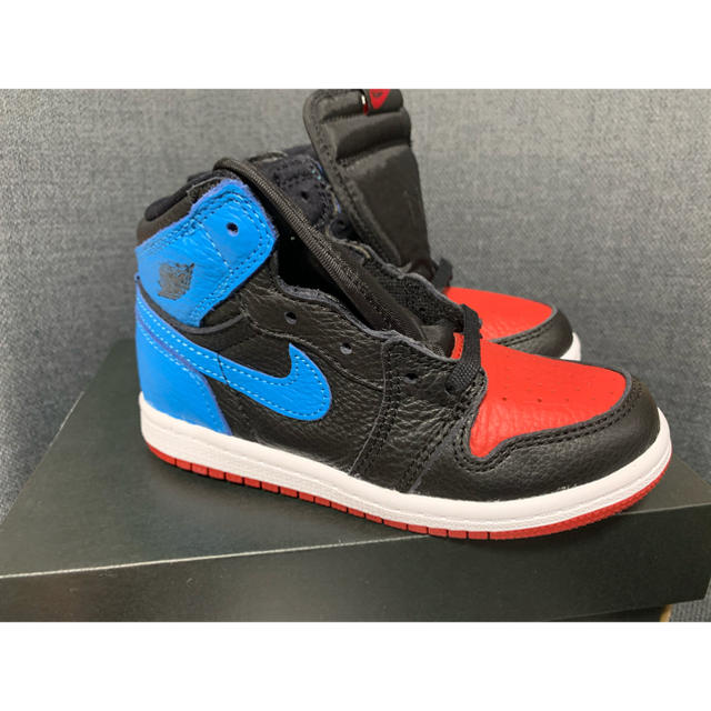 NIKE(ナイキ)のNike air Jordan 1 unc to chicago キッズ/ベビー/マタニティのキッズ靴/シューズ(15cm~)(スニーカー)の商品写真