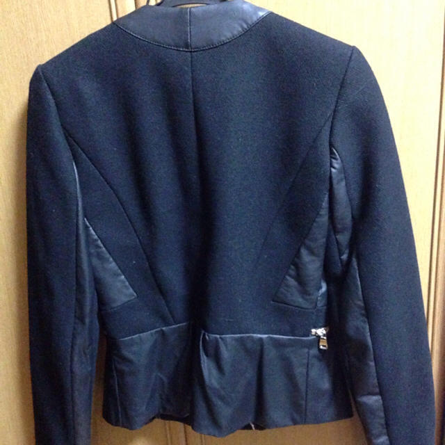ZARA(ザラ)のZARA 羊毛ペプラムジャケット レディースのジャケット/アウター(ノーカラージャケット)の商品写真