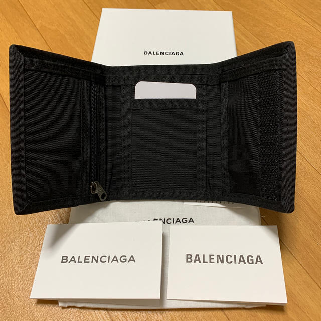 Balenciaga - 《新品》バレンシアガ ナイロン三つ折り財布の通販 by