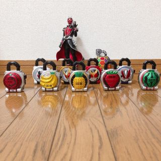 バンダイ(BANDAI)の仮面ライダー　フィギュア　ロックシード　セット(キャラクターグッズ)