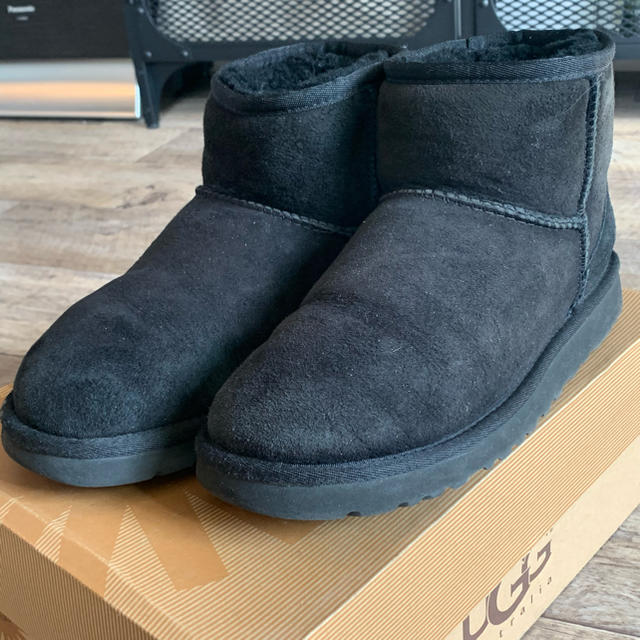 ugg アグ　ムートン　ブーツ　ブラック　ショート