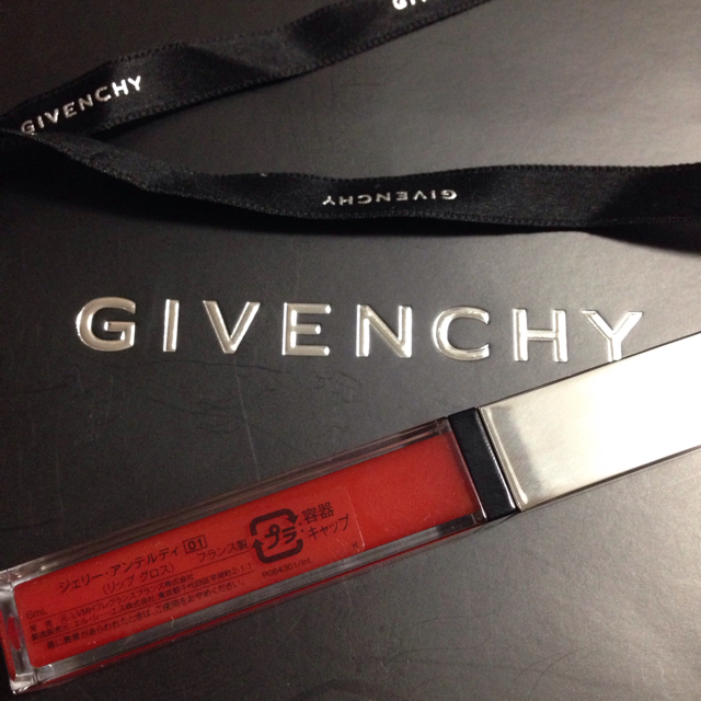 GIVENCHY(ジバンシィ)のお値下げ‼️定価3500円レッドグロス コスメ/美容のベースメイク/化粧品(リップグロス)の商品写真