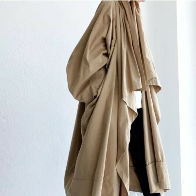 高級仕立て　即モード顔　コート　スプリングコート レディースのジャケット/アウター(スプリングコート)の商品写真