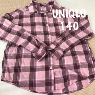 ユニクロ(UNIQLO)のUNIQLO 長袖　ピンクチェック　シャツ 140cm(Tシャツ/カットソー)