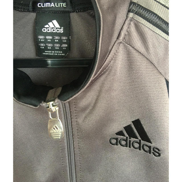 adidas(アディダス)のアディダス　　adidasジャージ上　130 キッズ/ベビー/マタニティのキッズ服男の子用(90cm~)(ジャケット/上着)の商品写真