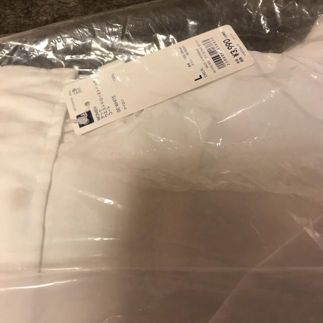 GU(ジーユー)のGU ウエストドローストリングコート Ｌサイズ　ホワイト レディースのジャケット/アウター(ロングコート)の商品写真