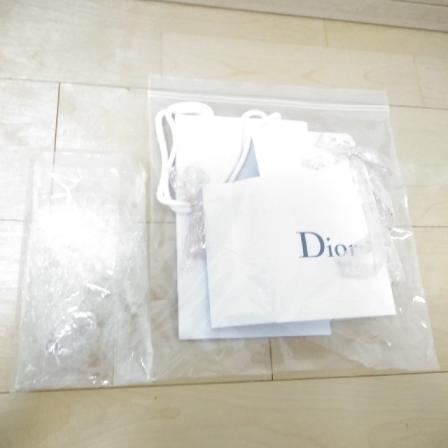 Dior(ディオール)のDior　ギフトボックス★ステッカーのおまけ付 レディースのバッグ(ショップ袋)の商品写真