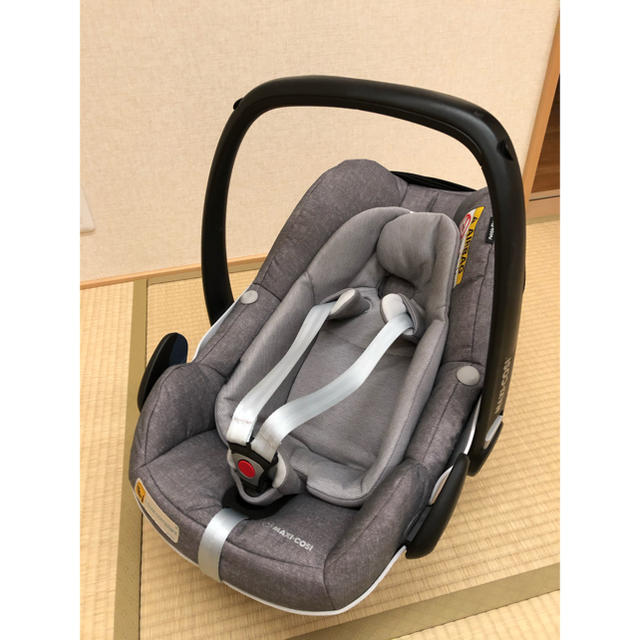 Maxi-Cosi(マキシコシ)の正規店購入品 マキシコシ ペブルプラス ノマドグレー キッズ/ベビー/マタニティの外出/移動用品(自動車用チャイルドシート本体)の商品写真