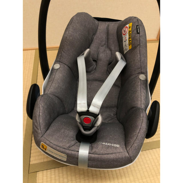 Maxi-Cosi(マキシコシ)の正規店購入品 マキシコシ ペブルプラス ノマドグレー キッズ/ベビー/マタニティの外出/移動用品(自動車用チャイルドシート本体)の商品写真