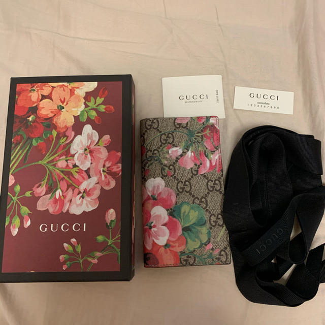 Gucci - GUCCI iPhone8 iPhone7 手帳型　ケース　カバー　ブロッサムの通販