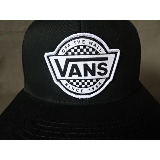 ヴァンズ(VANS)のアメカジ VANS ツバ裏チェッカー柄 ロゴワッペン付CAP黒(キャップ)