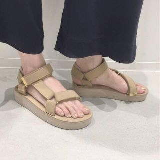 アパルトモンドゥーズィエムクラス(L'Appartement DEUXIEME CLASSE)のSUICOKE/スイコック Strap Sandal ベージュ(サンダル)