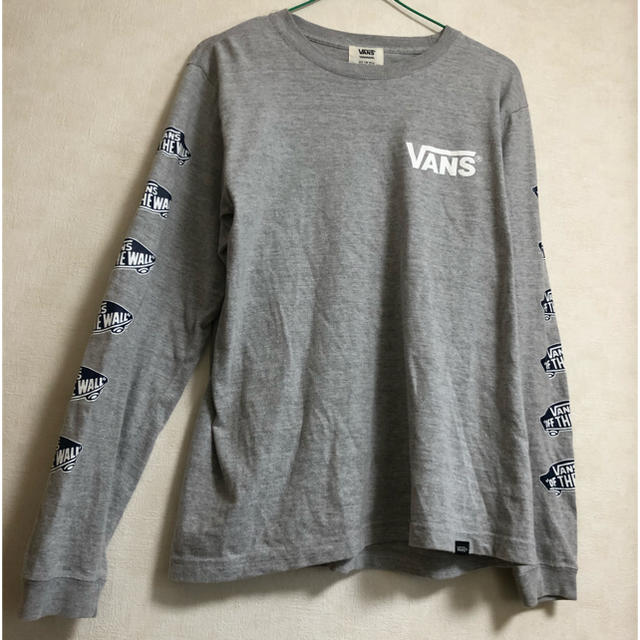 VANS(ヴァンズ)のVans 長袖　ユニセックス　春服 レディースのトップス(Tシャツ(長袖/七分))の商品写真