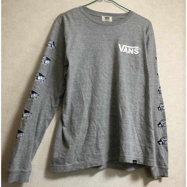 VANS(ヴァンズ)のVans 長袖　ユニセックス　春服 レディースのトップス(Tシャツ(長袖/七分))の商品写真