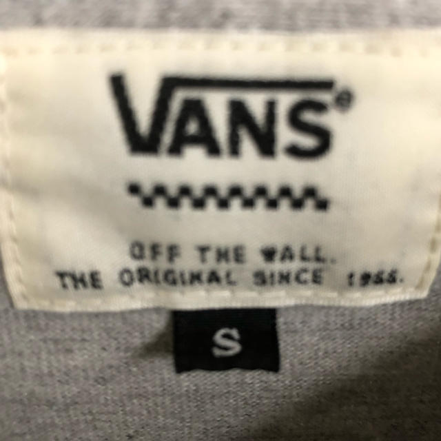 VANS(ヴァンズ)のVans 長袖　ユニセックス　春服 レディースのトップス(Tシャツ(長袖/七分))の商品写真