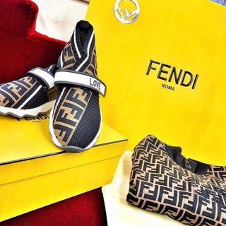 フェンディ(FENDI)のともか様専用FENDI靴、アウター(スニーカー)