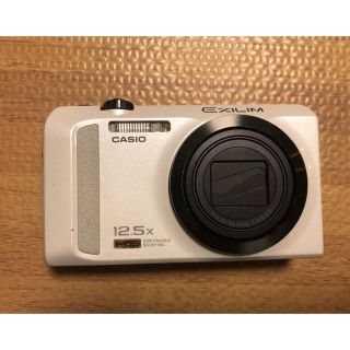 カシオ(CASIO)のCASIO EXILIM デジカメ　EX-ZR200 〜値下げ〜(コンパクトデジタルカメラ)