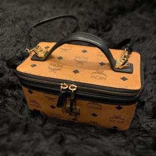 エムシーエム(MCM)のMCM ヴァニティ　ショルダー　バッグ(ショルダーバッグ)