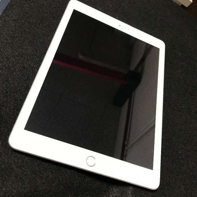 iPad(アイパッド)の【SIMフリー/超超美品/100％】iPad（第5世代）Cell 32GB スマホ/家電/カメラのスマートフォン/携帯電話(スマートフォン本体)の商品写真