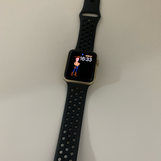 Apple(アップル)のApple Watch Series 2 NIKEスポーツバンド スマホ/家電/カメラのスマートフォン/携帯電話(その他)の商品写真