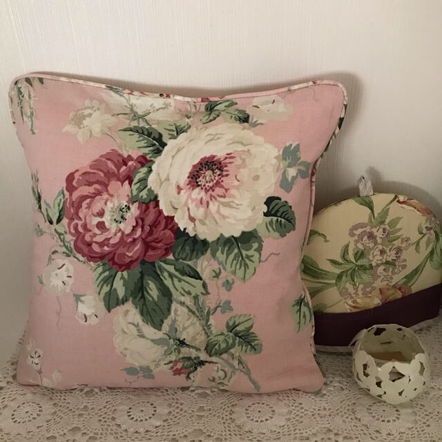 LAURA ASHLEY - ローラアシュレイ クッションカバー 2枚の通販 by な