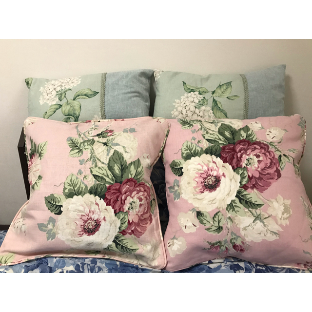 LAURA ASHLEY - ローラアシュレイ クッションカバー 2枚の通販 by な