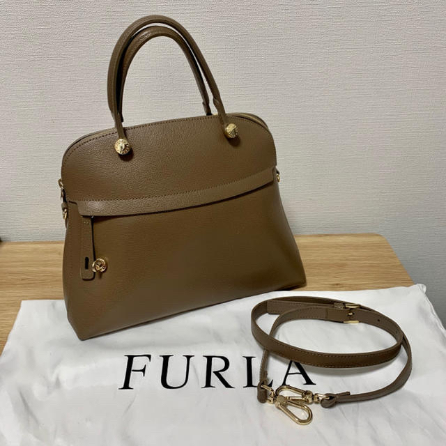 FURLA パイパーM グレージュ約670g素材