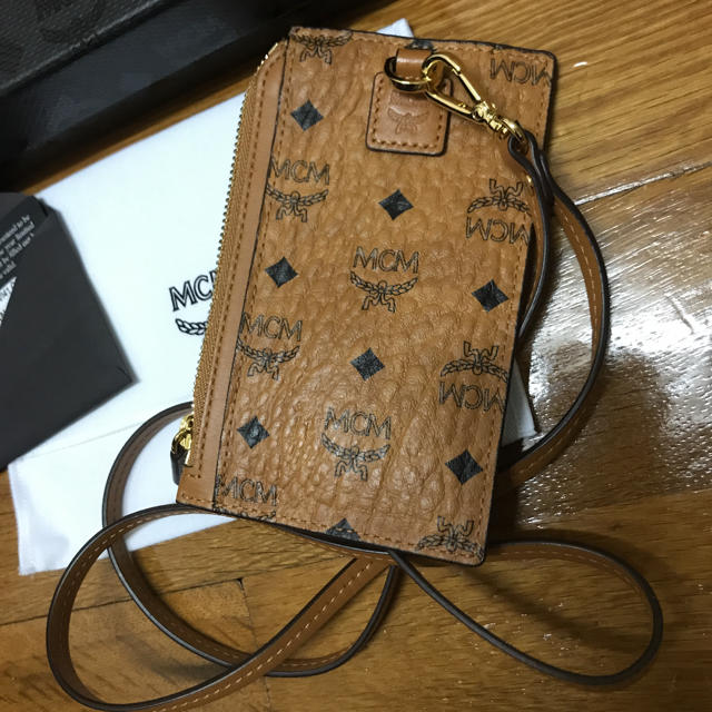 MCM(エムシーエム)のMCM ランヤードカードホルダー メンズのファッション小物(折り財布)の商品写真