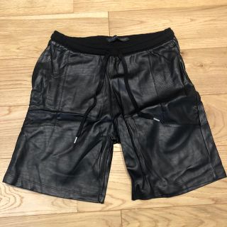 ザラ(ZARA)の《N様専用》ZARA  膝丈　レザー調パンツ(ショートパンツ)