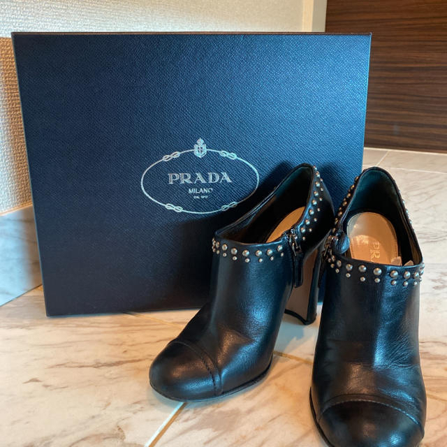 PRADA(プラダ)の［美品]プラダ　35 1/2 ショートブーツ レディースの靴/シューズ(ブーティ)の商品写真