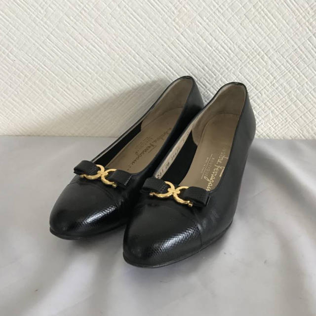 Ferragamo(フェラガモ)の本物フェラガモFERRAGAMO本革レザーヴァラ金具パンプスローファービジネス レディースの靴/シューズ(ハイヒール/パンプス)の商品写真