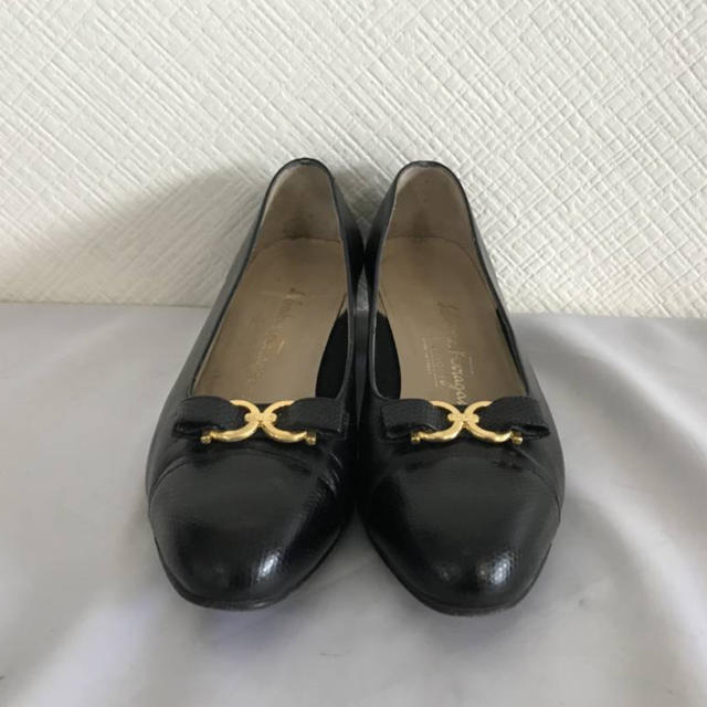 Ferragamo(フェラガモ)の本物フェラガモFERRAGAMO本革レザーヴァラ金具パンプスローファービジネス レディースの靴/シューズ(ハイヒール/パンプス)の商品写真