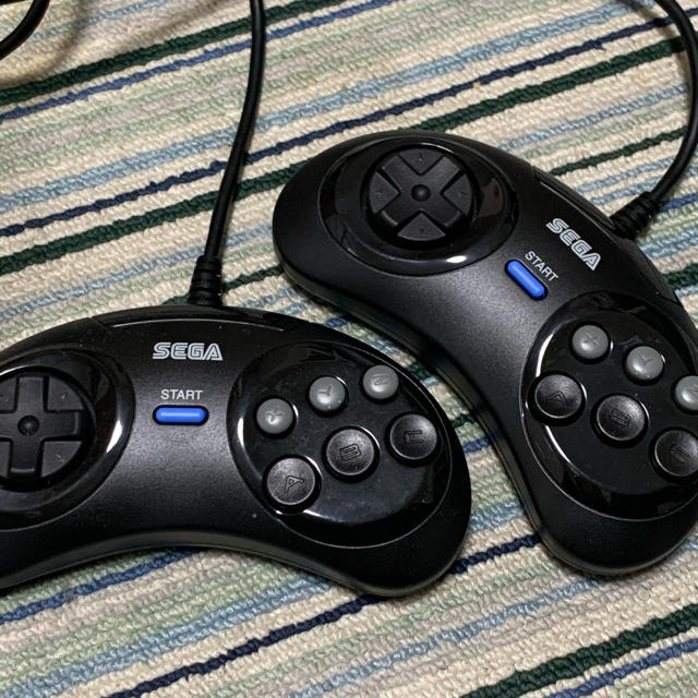 SEGA(セガ)のセガ　メガドライブミニW 美品 エンタメ/ホビーのゲームソフト/ゲーム機本体(家庭用ゲーム機本体)の商品写真