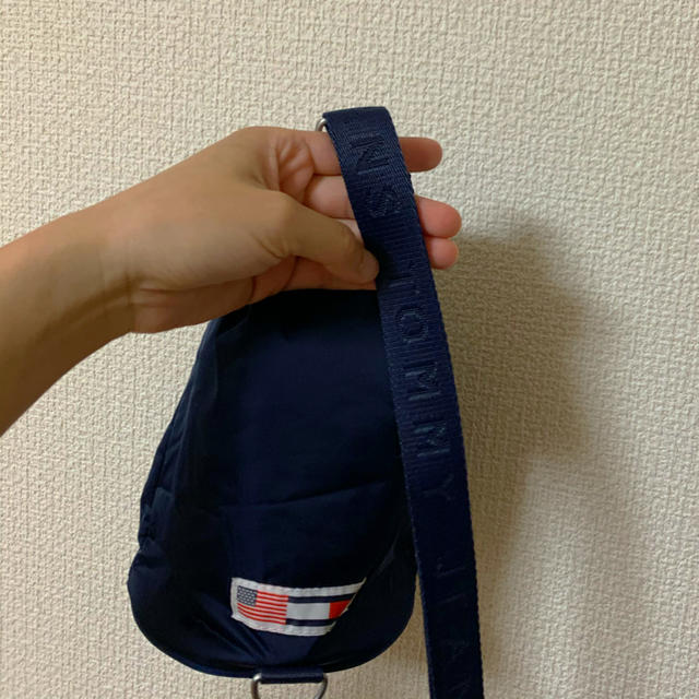 TOMMY HILFIGER(トミーヒルフィガー)のTOMMY JEANS 巾着 バケツ型 ボディバッグ レディースのバッグ(ボディバッグ/ウエストポーチ)の商品写真