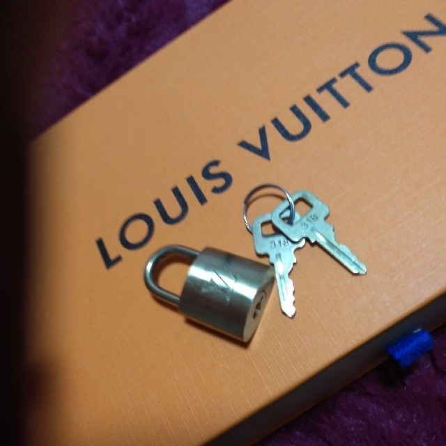 LOUIS VUITTON(ルイヴィトン)のLouis Vuitton人気のKey♥ レディースのファッション小物(財布)の商品写真