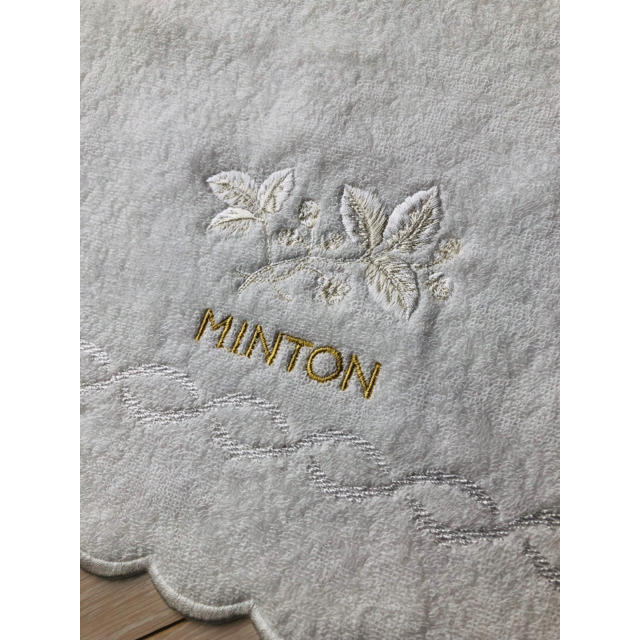 MINTON(ミントン)の☆新品未使用☆MINTON ミントン♡タオルハンカチ ハンドタオル 2枚セット インテリア/住まい/日用品の日用品/生活雑貨/旅行(タオル/バス用品)の商品写真