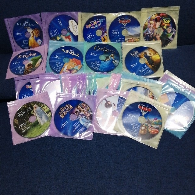 Disney(ディズニー)のsarasara様専用出品 Blu-ray　純正ケース付き　９点セット エンタメ/ホビーのDVD/ブルーレイ(キッズ/ファミリー)の商品写真