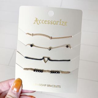 アクセサライズ(Accessorize)の〈新品〉accessorize 4連ブレスレット　華奢アクセサリー　ゴールド　黒(ブレスレット/バングル)