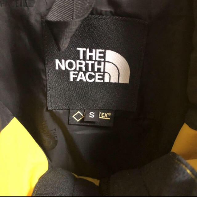 THE NORTH FACE(ザノースフェイス)のノースフェイスマウンテンライトジャケットレオパードイエローS メンズのジャケット/アウター(マウンテンパーカー)の商品写真