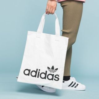 アディダス(adidas)の新品未開封★アディダスオリジナルス ショッパートートバッグ チョークホワイト(トートバッグ)