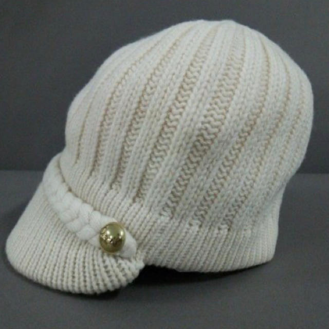 COACH(コーチ)の【中古】 COACH コーチ　ニット 帽子　アイボリー レディースの帽子(ニット帽/ビーニー)の商品写真