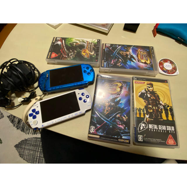 PlayStation Portable(プレイステーションポータブル)のpsp-30002台 ソフト5本セット エンタメ/ホビーのゲームソフト/ゲーム機本体(携帯用ゲームソフト)の商品写真
