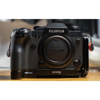 フジフイルム(富士フイルム)のFUJIFILM X–H1専用 L型プレート RRS(ミラーレス一眼)