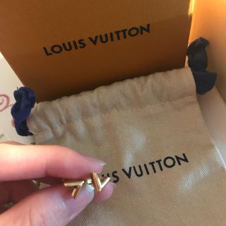 ルイヴィトン(LOUIS VUITTON)のLOUIS VUITTON エセンシャル　ピアス(ピアス)