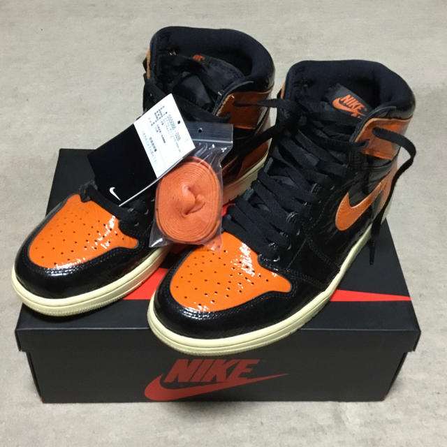 NIKE(ナイキ)のNIKE AIR JORDAN 1 RETRO HIGH OG シャタバ　美品 メンズの靴/シューズ(スニーカー)の商品写真