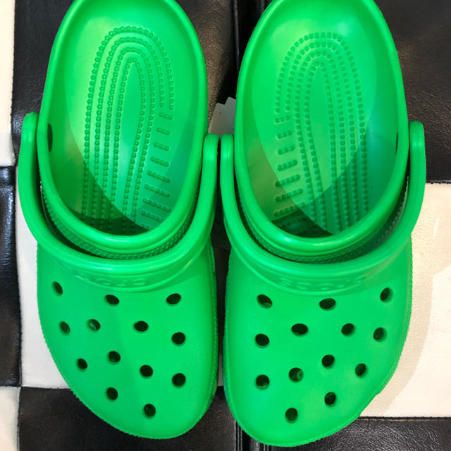 crocs(クロックス)の値下げ新品/未使用/クロックス：クラシック27.0 メンズの靴/シューズ(サンダル)の商品写真